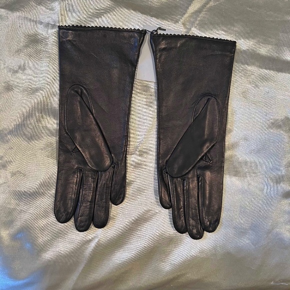 LAMB SKIN GLOVES, BLACK, SIZE M, 100% SILK LINING, WITH ZIG-ZAG ACCENTS, DANIER - Picture 2 of 3